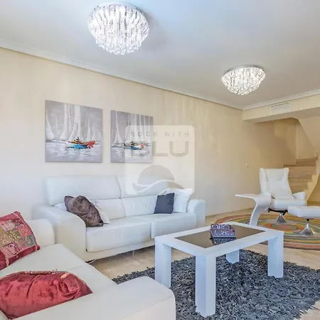Charming Duplex In Apartamento *